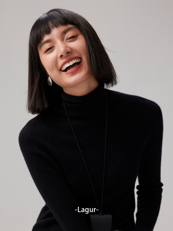 Džemper s kapuljom od kašmira - visokim ovratnikom, uskim krojem, debelim pletenim (kašmír; visok ovratnik; kapulja; uski kroj; debelo pletenje)