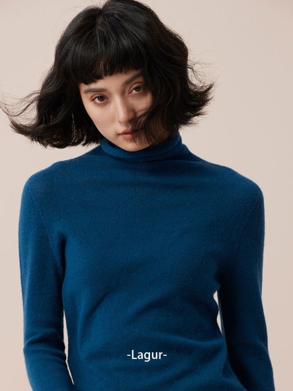 Džemper s kapuljom od kašmira - visokim ovratnikom, uskim krojem, debelim pletenim (kašmír; visok ovratnik; kapulja; uski kroj; debelo pletenje)