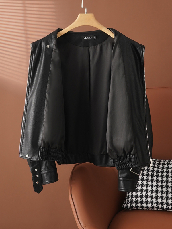 Ženska kožna jakna od prave ovčje kože, okrugli ovratnik, dugi rukavi, ravne krojenje (jesen 2025)