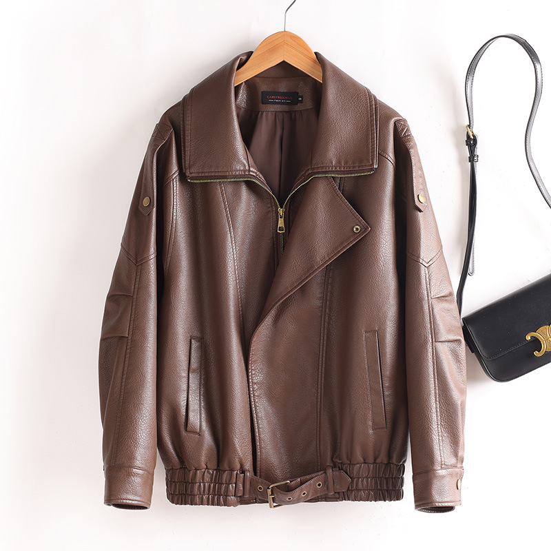 Ženska kožna jakna od prave ovčje kože, okrugli ovratnik, dugi rukavi, ravne krojenje (jesen 2025)