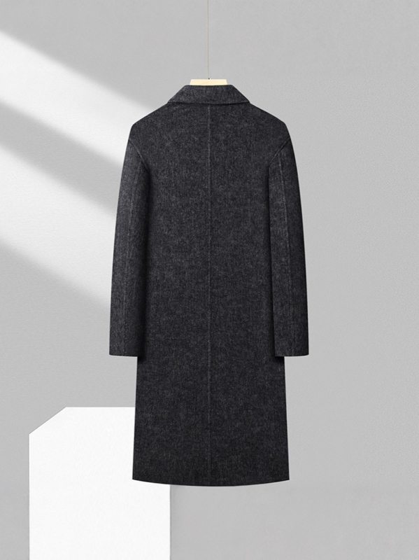 Vuneni kaput, dvostruko kopčanje, uski kroj, veliki rever, bočne džepove