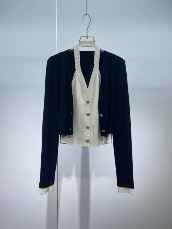 Lažni dvodijelni pleteni kardigan, dugi rukavi, V-izrez, uzorak boja, slim fit