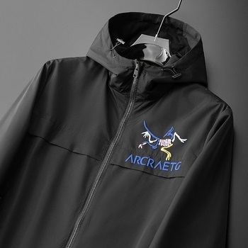 Muška jakna, uski kroj, bez kapulje, deblji Vinylon glavni materijal, jesen 2025