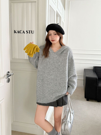 Džemper s kapuljačom, opuštenog kroja, pleteni od alpaka vunе i spandeksa, jednofarban, dugi rukavi