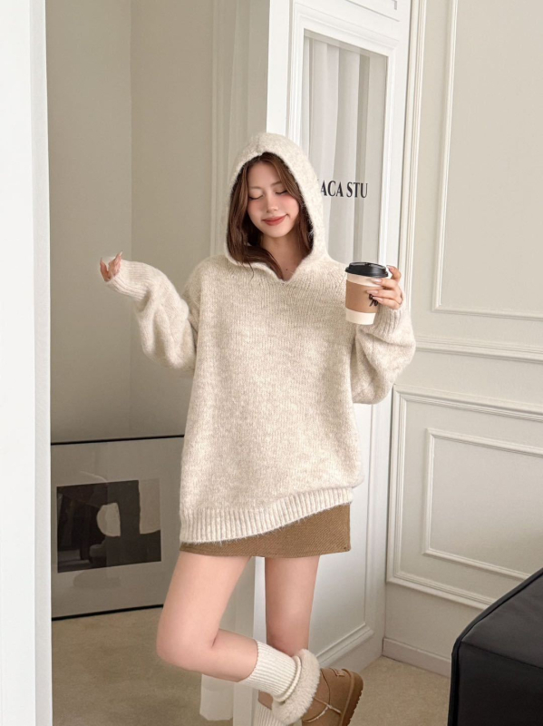 Džemper s kapuljačom, opuštenog kroja, pleteni od alpaka vunе i spandeksa, jednofarban, dugi rukavi