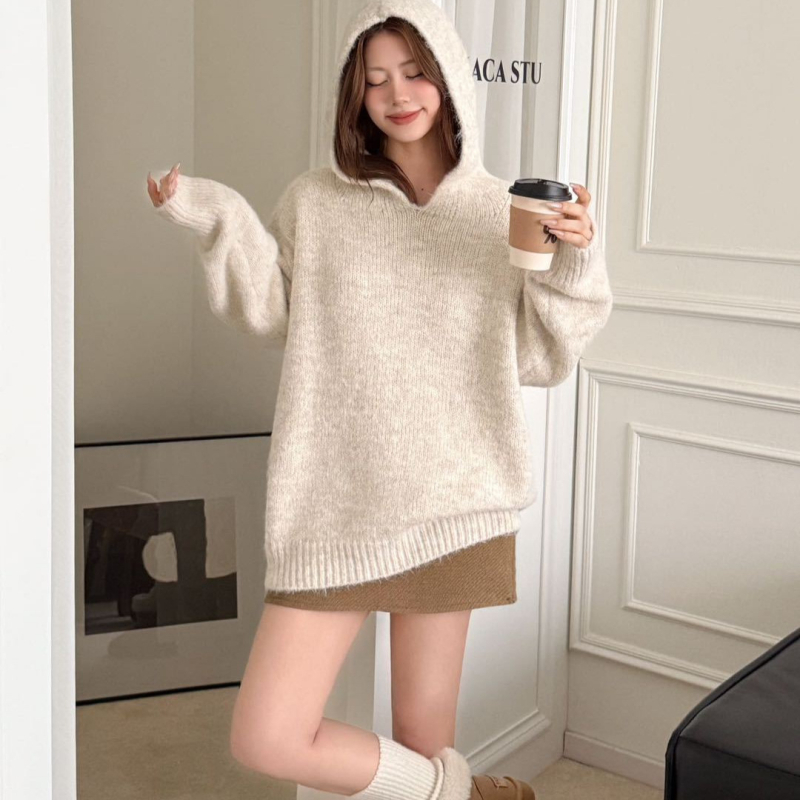 Džemper s kapuljačom, opuštenog kroja, pleteni od alpaka vunе i spandeksa, jednofarban, dugi rukavi