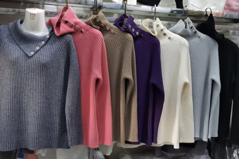 Kapuljačasti pleteni džemper s imitacijom kašmira i akrila, debeli pleteni, dugi rukavi, duljina 50-65 cm