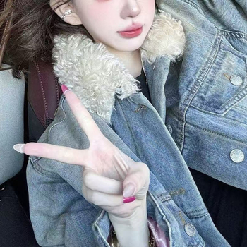 Džínové sako pre ženy - krátky strih, voľný strih, podšívka z umelej kožušiny, golier s odklopným lemom, jeseň 2025 (5208)