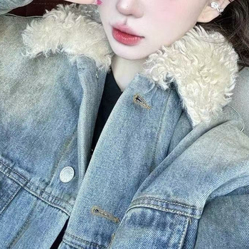 Džínové sako pre ženy - krátky strih, voľný strih, podšívka z umelej kožušiny, golier s odklopným lemom, jeseň 2025 (5208)
