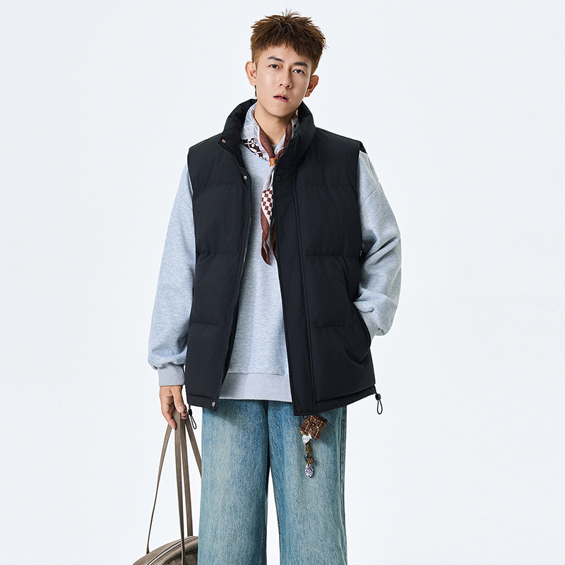 Vesta călduroasă pentru bărbați, fără mâneci, guler înalt, închidere cu fermoar, căptușeală poliester, culoare solidă, buzunare pe șolduri, tiv drept