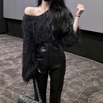 Off-Shoulder pulover od faux mink velura, dugi rukavi, kratki top, akril 50-70% / viskozna 30-50%