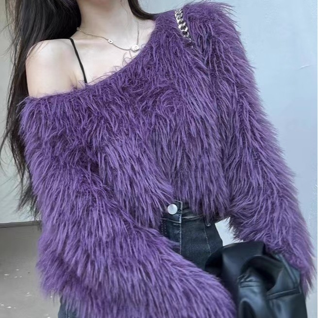 Off-Shoulder pulover od faux mink velura, dugi rukavi, kratki top, akril 50-70% / viskozna 30-50%