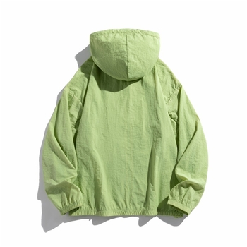 Jakna s kapuljom, 100% najlon materijal, slobodan kroj, zatvarač, bočni džepovi