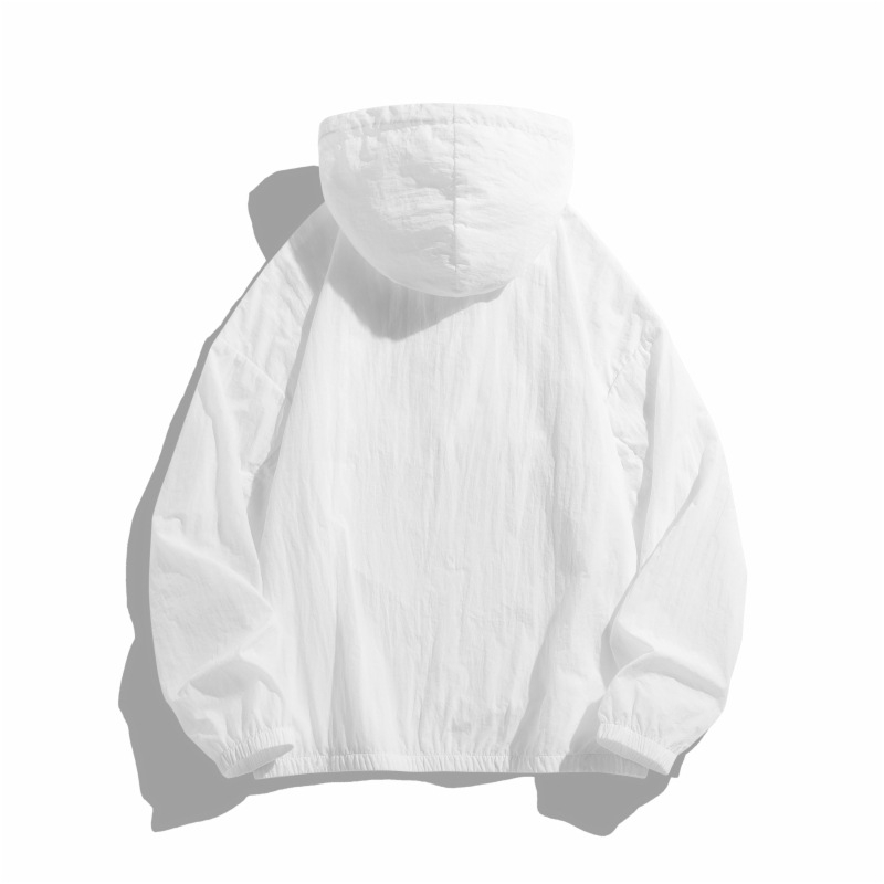 Jakna s kapuljom, 100% najlon materijal, slobodan kroj, zatvarač, bočni džepovi