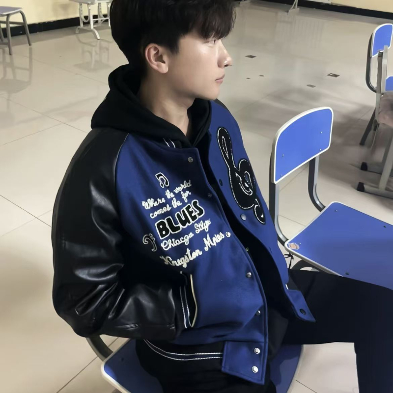 Baseball dzseki retró hímzéssel, kavicsos textúra, poliészter keverék anyag, 80% poliészter, cipzáros záródás