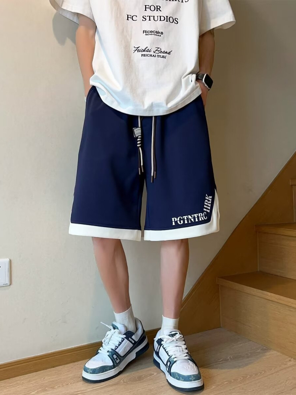 5 hüvelykes sport rövidnadrág, laza szabás, nyári mintázat, patchwork színblokkok, enyhe elasztikusság, 100% poliészter