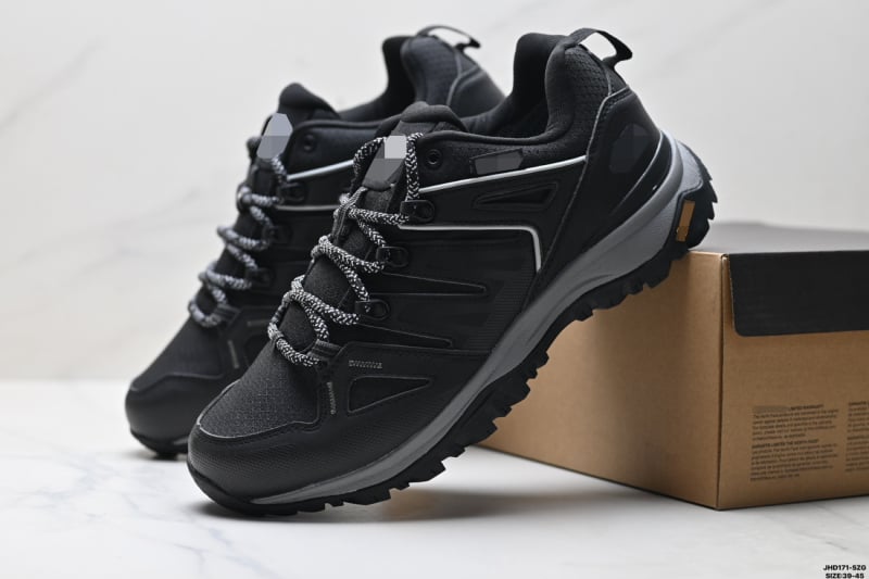 Унисекс маратонки за бягане с горна част от плат, дишаща мрежеста подплата, гумирана подметка, връзки