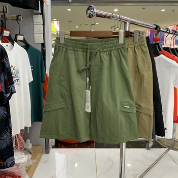 Férfi sportos mindennapi nadrág zsebekkel, lélegző poliészter, mikro-elasticitás, középmagas derék, 3/4 hossz