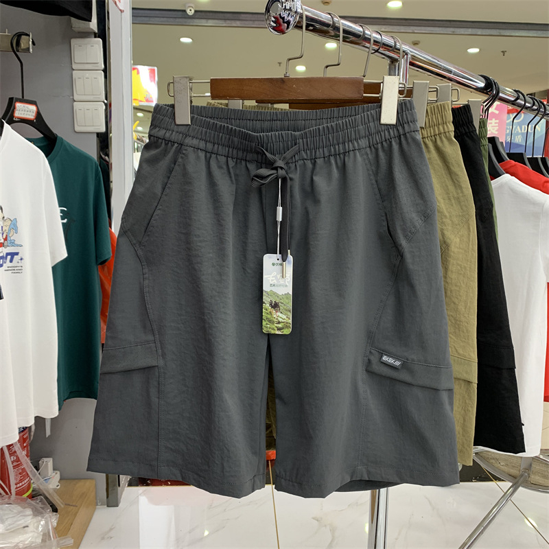 Férfi sportos mindennapi nadrág zsebekkel, lélegző poliészter, mikro-elasticitás, középmagas derék, 3/4 hossz