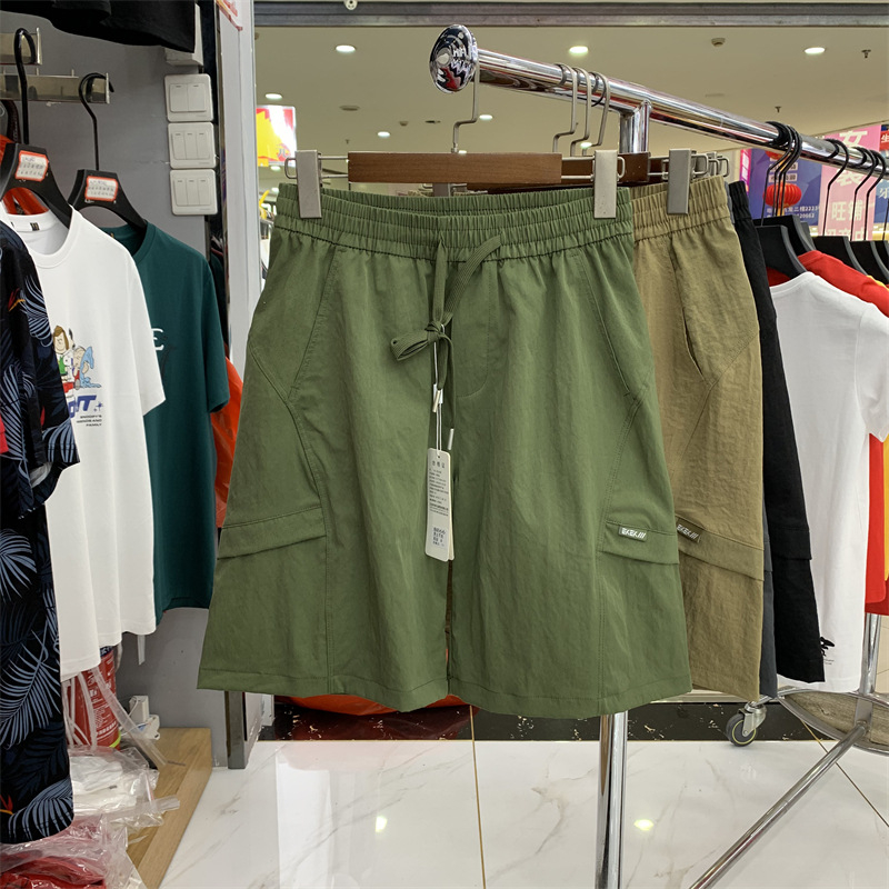 Férfi sportos mindennapi nadrág zsebekkel, lélegző poliészter, mikro-elasticitás, középmagas derék, 3/4 hossz