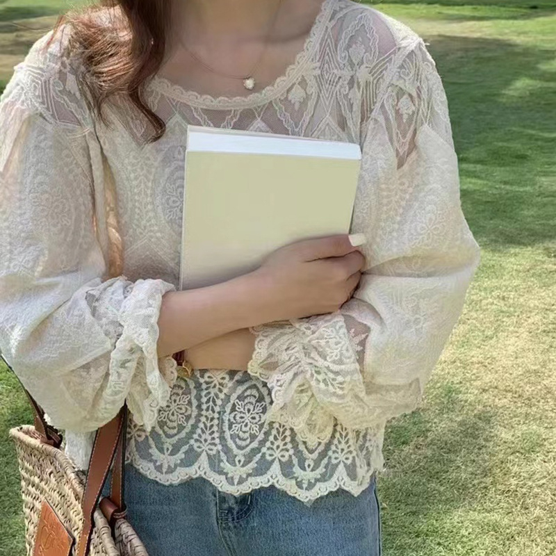 Chiffon felső csipkés kivágással, lotuslevel gallérral, hosszú ujjú, laza szabású