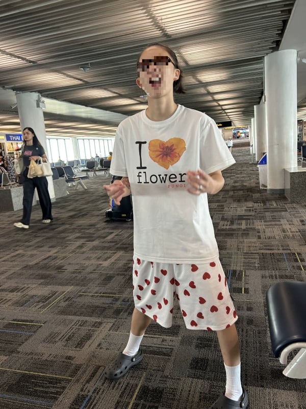 Uniszex háló capri short – Teljes felületű szív minta, húzózsinóros derék, hálós anyag, egyenes szabás