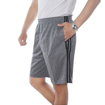Muške sportske šorceve - poliester, dizajn s tri pruge, tri četvrtine duljine, ravni kroj