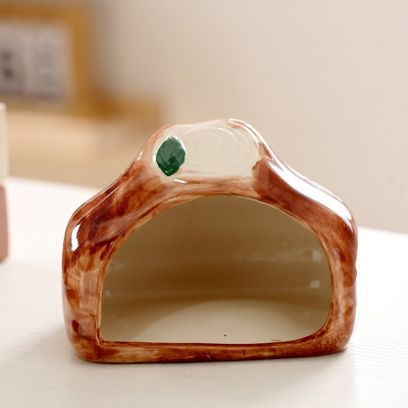 Kerámiából készült hörcsög ház, fa üreg imitációval, kerek alakú, vízálló, belső használatra