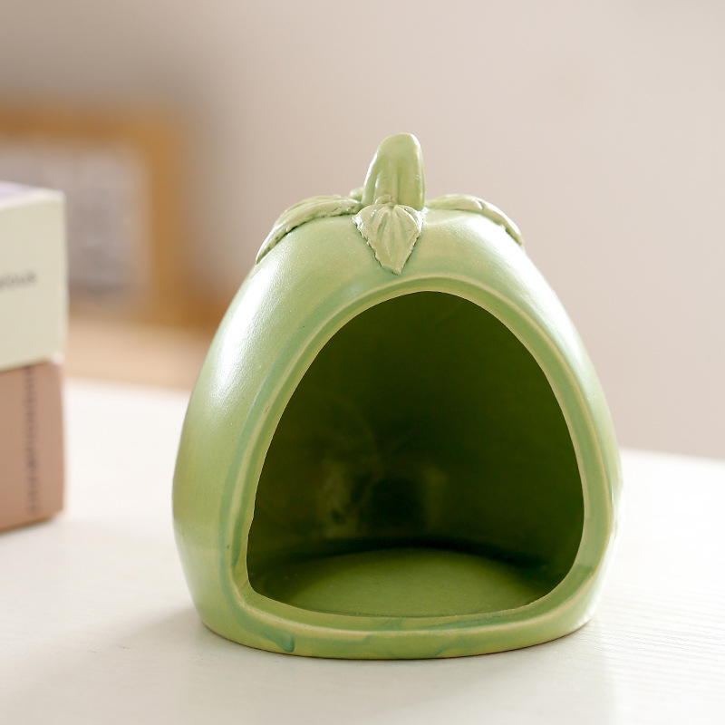 Kerámiából készült hörcsög ház, fa üreg imitációval, kerek alakú, vízálló, belső használatra