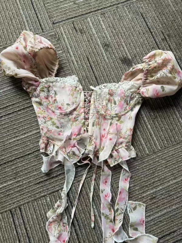 forlovelemons bluza din chiffon cu imprimeu floral, decolteu pătrat, șiret în față, mâneci bufante, croială slim, lungime scurtă