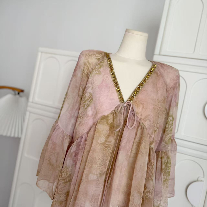 Čipkasta šifon bluza, kraljevski sestrinski stil, slobodan kroj (Materijal: sifon; Stil: kraljevski sestrinski; Kroj: slobodan; Ovratnik: polo; Rukavi: princeza)
