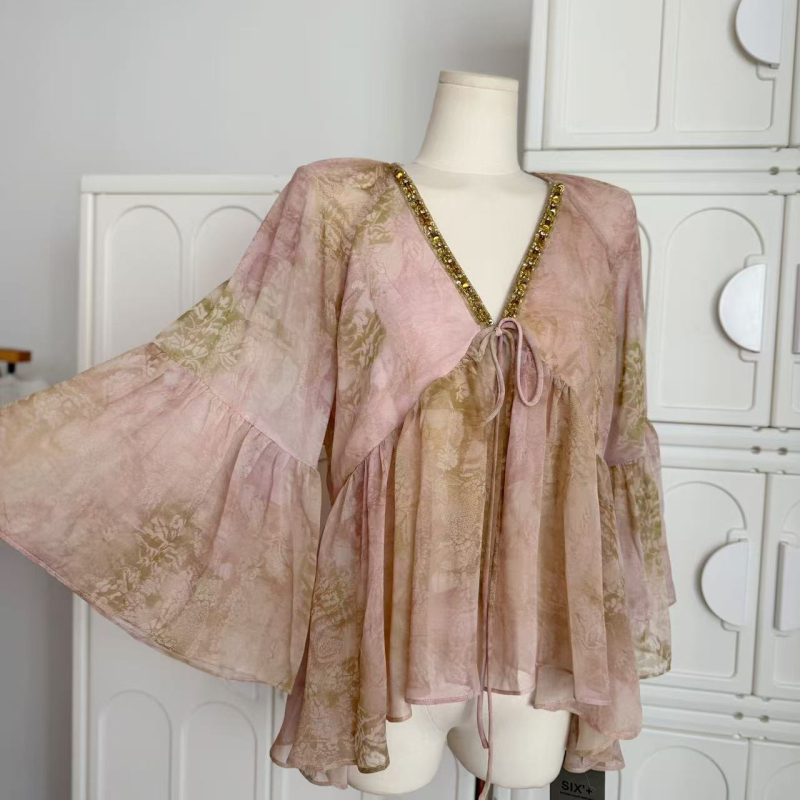 Čipkasta šifon bluza, kraljevski sestrinski stil, slobodan kroj (Materijal: sifon; Stil: kraljevski sestrinski; Kroj: slobodan; Ovratnik: polo; Rukavi: princeza)