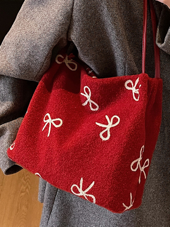Ženska Bucket Bag u urbanom minimalističkom stilu — platno, vodoravni kvadratni oblik, magnetsko zatvaranje, poliester podstava, unutarnja džep