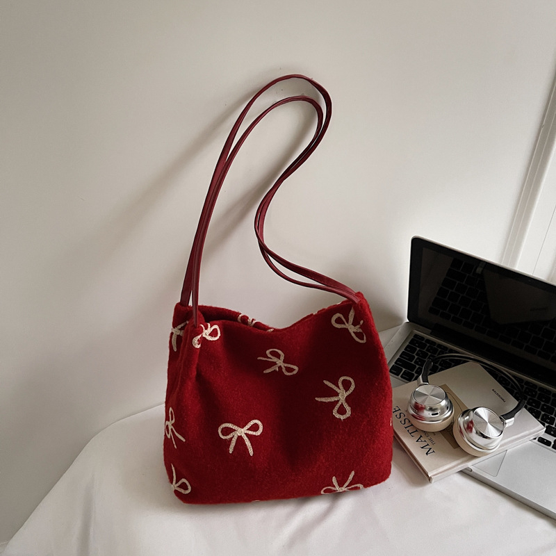 Ženska Bucket Bag u urbanom minimalističkom stilu — platno, vodoravni kvadratni oblik, magnetsko zatvaranje, poliester podstava, unutarnja džep