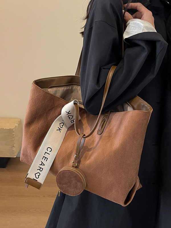 Ženska tote torba, gradski minimalistički stil, flanel materijal, velika kapaciteta, zatvaranje zipom, podstava od poliestera, unutarnja pretinac sa zipom i pretinac za mobitel
