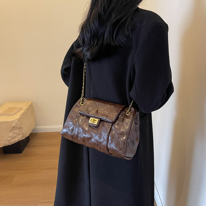 Casual retro torba preko ramena s lancem za žene — PU materijal • vodoravni kvadratni oblik • poliester podstava • zatvoren otvor