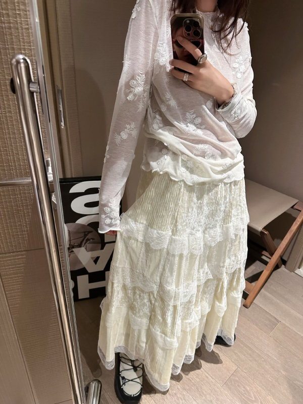 Bluza od šifona s izšivenim uzorkom, cvjetni uzorak, dugi rukav, okrugli izrez