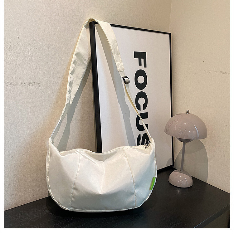 Muška crossbody torba u japanskom stilu za dnevnu upotrebu, platno, oblik dumpling, široka naramenica, zatvarač, unutarnji džep sa zatvaračem