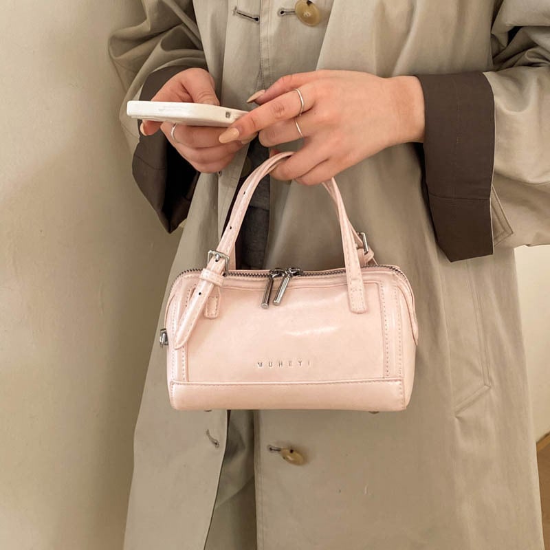 Ženska torbica u gradskom minimalističkom stilu, oblik jastučastog oblika, Pillow Bag stil, materijal PU, zatvaranje zipom