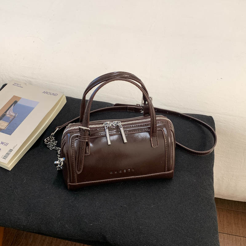 Ženska torbica u gradskom minimalističkom stilu, oblik jastučastog oblika, Pillow Bag stil, materijal PU, zatvaranje zipom
