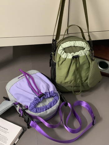 Ženska nylon torba, mini kvadratna crossbody, vertikalni dizajn sa zatvaračem, unutarnja ID džep, poliester podstava, jedna naramnica