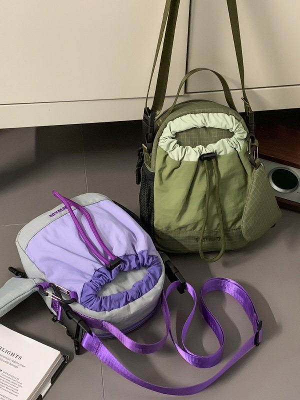 Ženska nylon torba, mini kvadratna crossbody, vertikalni dizajn sa zatvaračem, unutarnja ID džep, poliester podstava, jedna naramnica