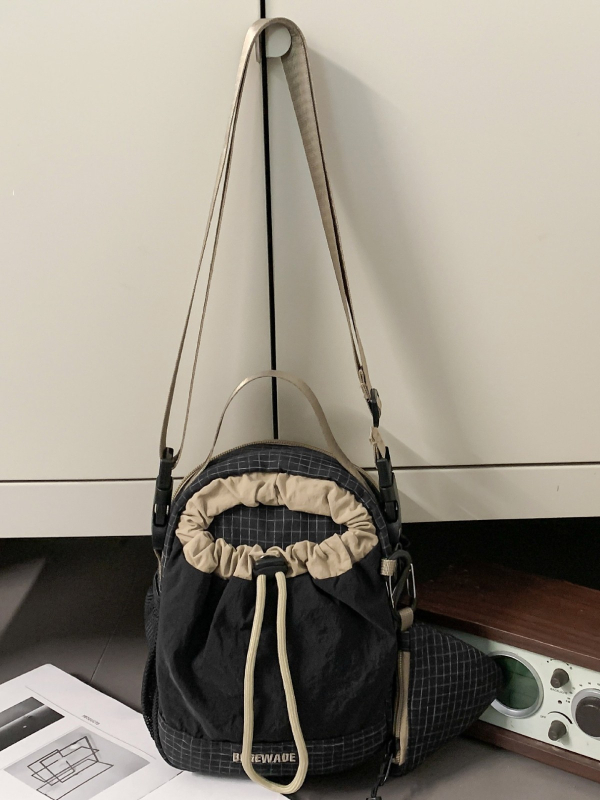 Ženska nylon torba, mini kvadratna crossbody, vertikalni dizajn sa zatvaračem, unutarnja ID džep, poliester podstava, jedna naramnica
