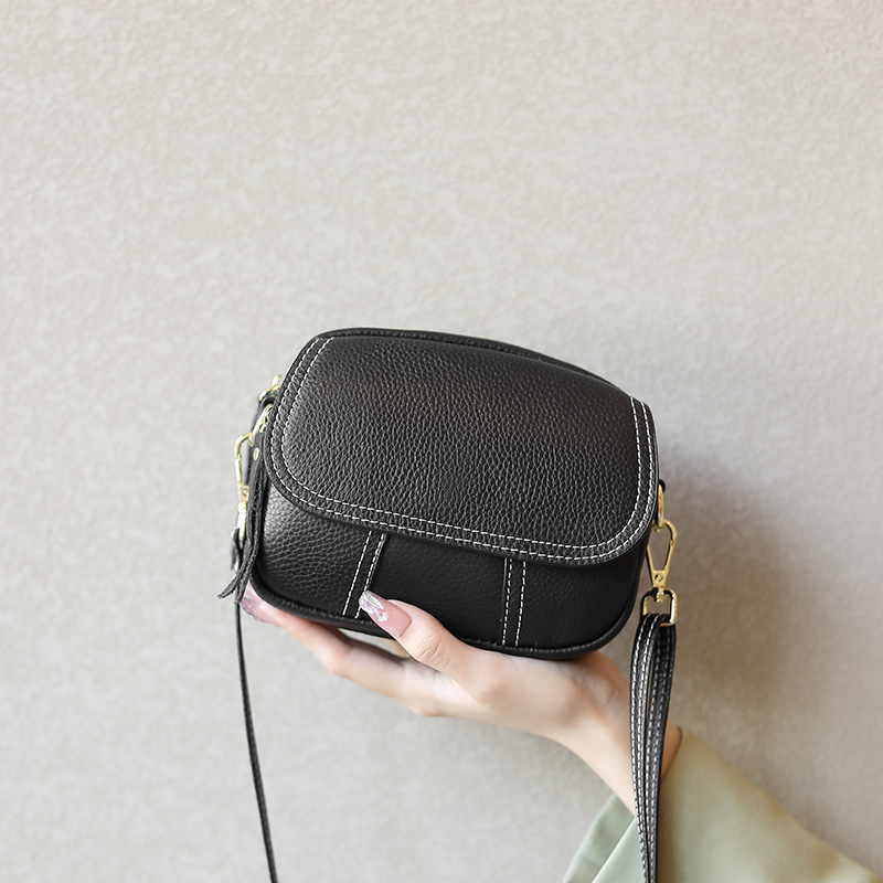 Torba za žene od prave kože - cilindrična, okrugla crossbody torba, zatvarač, skriveni džep s džepom i džep za mobitel, zima 2025
