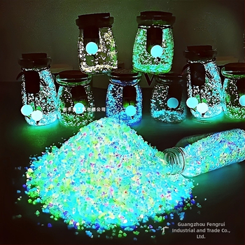 Nisipuri și pietre fluorescente pentru amenajări peisagistice și acvarii – origine China, cutie cu 100 bucăți, 0.025 kg/buc