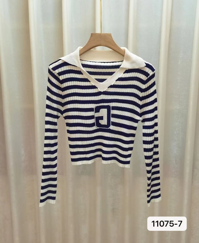 Slim-fit pleteni pulover s POLO ovratnikom, dugi rukavi, kratka duljina 40–50 cm, otisak s slovima, vlakna akrilna i vinilon