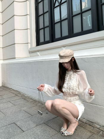 Модална риза с абстрактен принт, наклонени рамена, стойкова яка, A-line силует