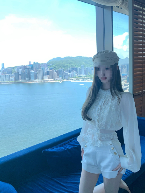 Модална риза с абстрактен принт, наклонени рамена, стойкова яка, A-line силует