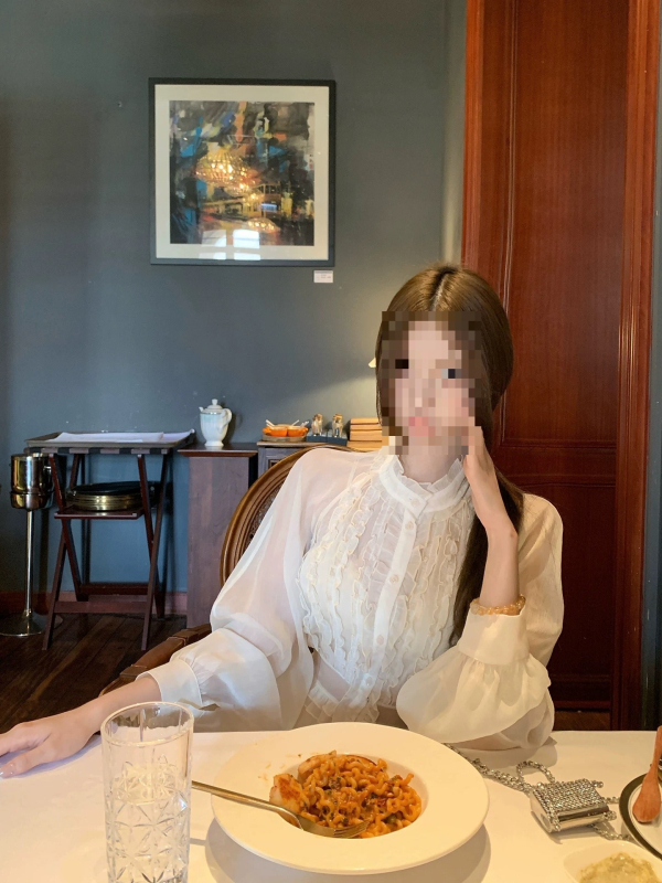 Модална риза с абстрактен принт, наклонени рамена, стойкова яка, A-line силует