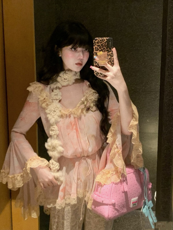 Bluza od pamuka s V-izrezom, rukavi Water Sleeve, ležeran kroj – japansko-korejski casual